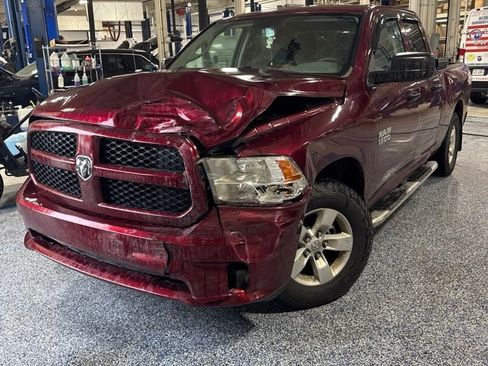 Used 2017 RAM 1500 Express RWD image 3