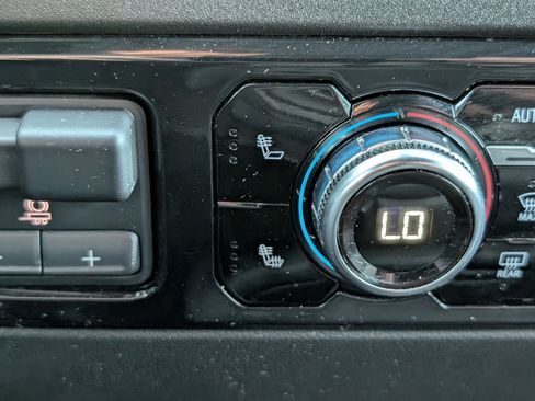 Used 2025 GMC Sierra 1500 SLT image 19