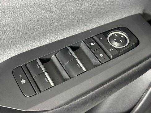 Certified 2025 Toyota Prius XLE FWD image 28