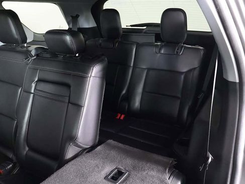 Used 2022 Ford Explorer XLT w/ Equipment Group 202A image 35
