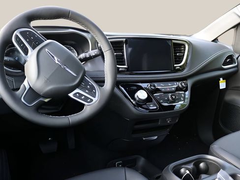 New 2026 Chrysler Pacifica Select FWD image 15