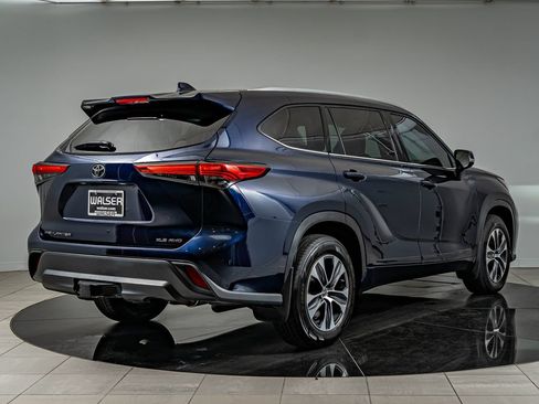 Used 2021 Toyota Highlander XLE AWD/4WD image 5