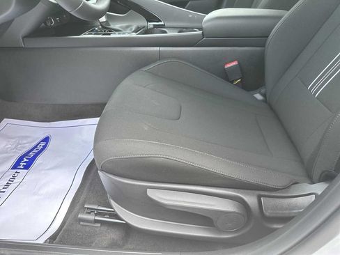 New 2025 Hyundai Elantra SEL FWD image 24