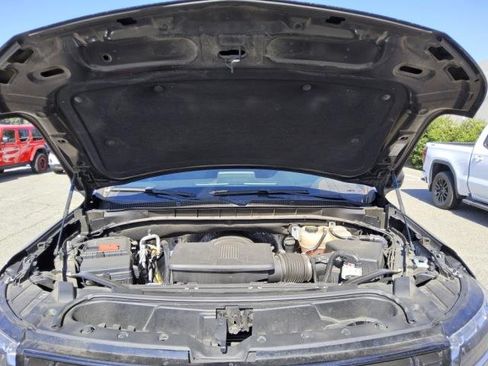Used 2024 Chevrolet Suburban LT RWD image 14