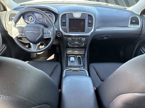 Used 2019 Chrysler 300 Touring w/ Driver Convenience Group image 12