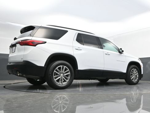 Used 2023 Chevrolet Traverse LT AWD/4WD image 43