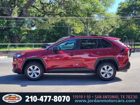 Used 2019 Toyota RAV4 LE FWD image 2