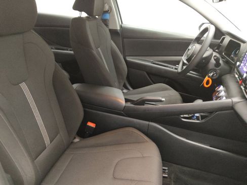 Used 2025 Hyundai Elantra SE FWD image 21