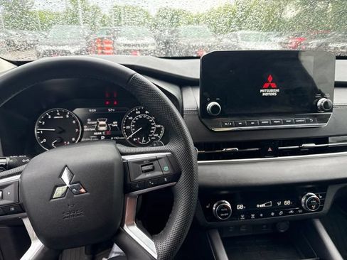 Used 2024 Mitsubishi Outlander SE AWD/4WD image 8