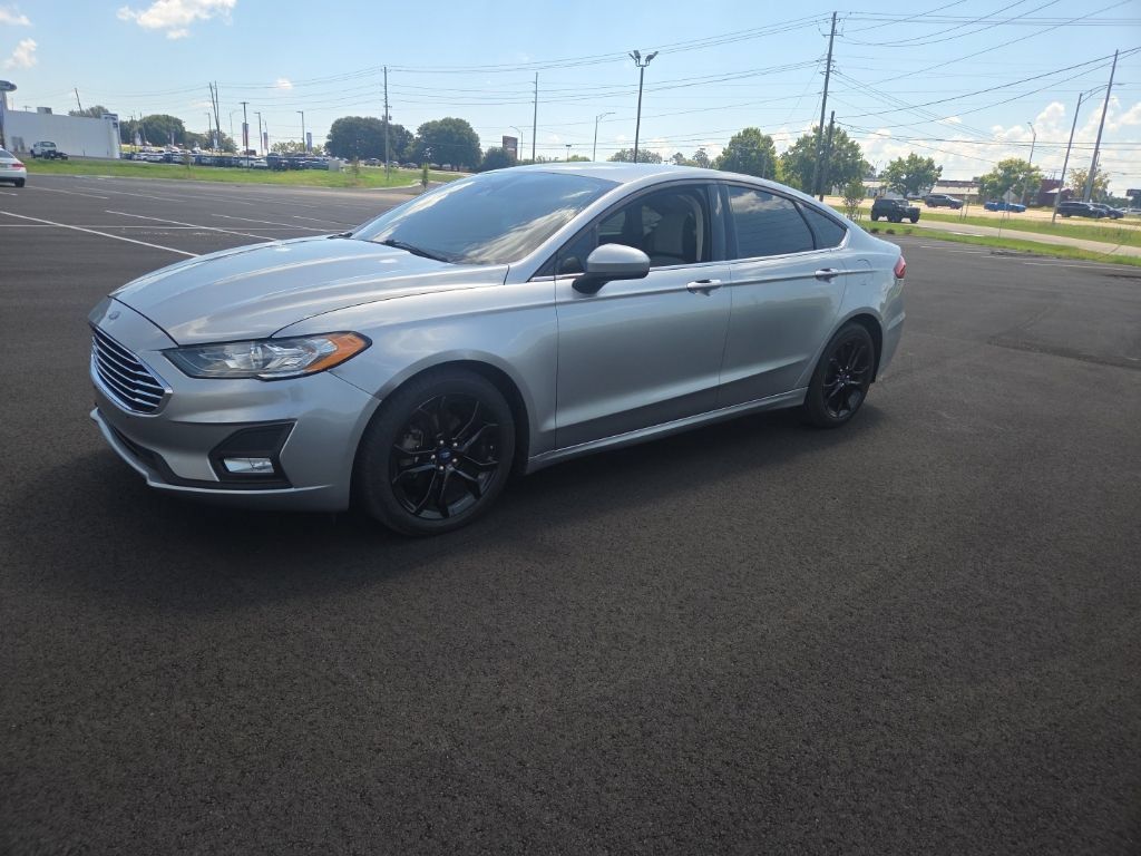 Used 2020 Ford Fusion SE w/ Equipment Group 151A FWD image 4
