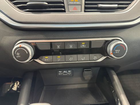 Used 2025 Nissan Altima 2.5 SR AWD/4WD image 10
