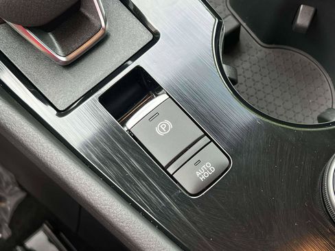 Used 2025 Nissan Rogue S image 12
