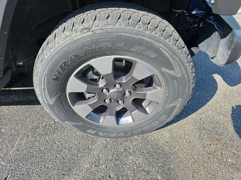 Used 2018 Jeep Wrangler Unlimited Sahara AWD/4WD image 9