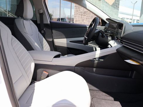 New 2025 Hyundai Elantra Limited image 10