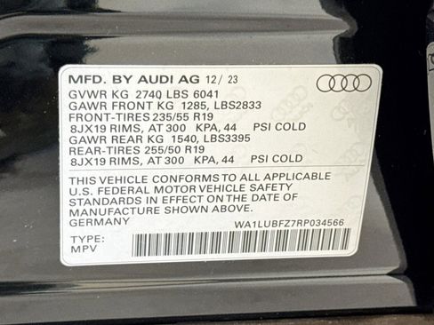 Used 2024 Audi Q4 e-tron Premium Plus w/ Premium Plus image 31
