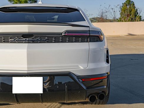 Used 2025 Lamborghini Urus SE AWD/4WD image 58
