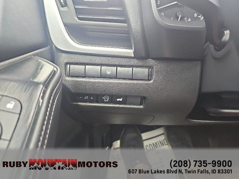 Used 2025 Nissan Rogue SV AWD/4WD image 14