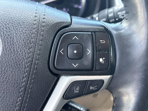 Used 2019 Toyota Highlander Limited image 30