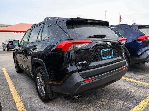 Used 2025 Toyota RAV4 LE AWD/4WD image 10