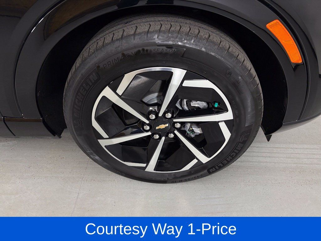 Used 2024 Chevrolet Equinox EV LT w/ LPO, Active Package FWD image 12