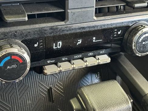 Used 2024 Toyota Tacoma TRD Sport AWD/4WD image 22
