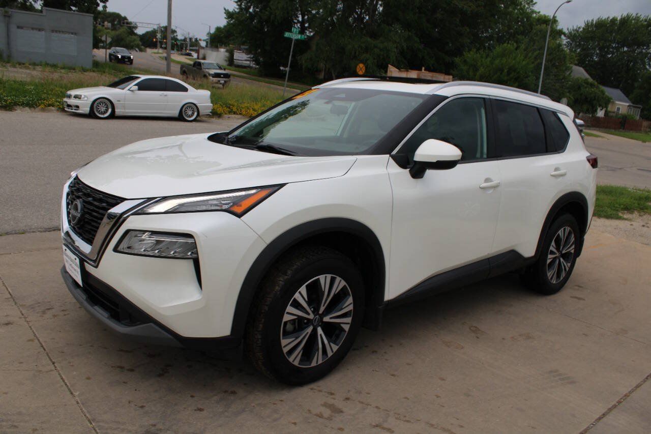 Used 2023 Nissan Rogue SV w/ SV Premium Package AWD/4WD image 4