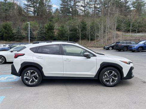 Certified 2025 Subaru Crosstrek 2.0i Premium image 6