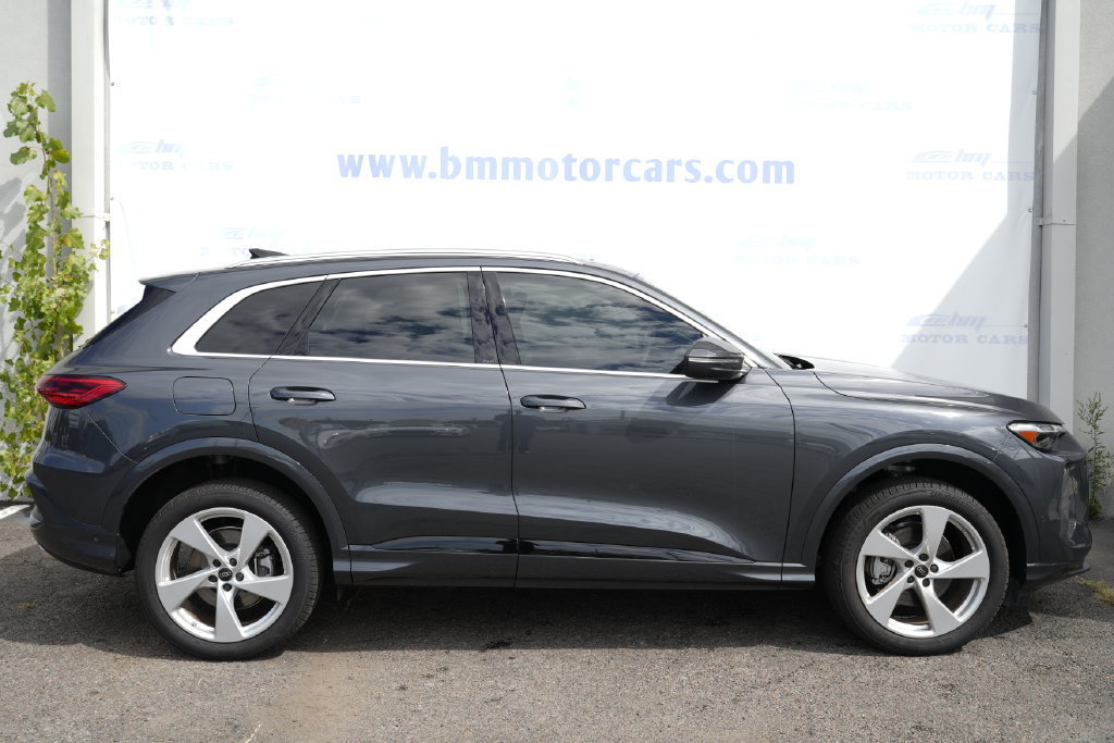 Used 2025 Audi Q5 Premium Plus w/ Premium Plus AWD/4WD image 7