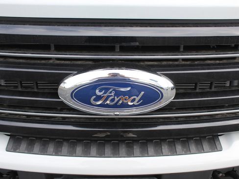 New 2026 Ford F250 Platinum w/ Tremor Off-Road Package AWD/4WD image 9