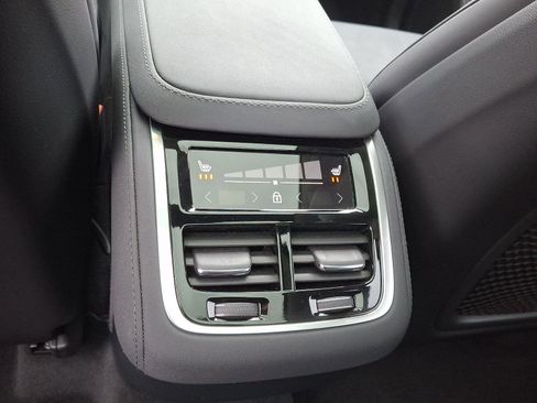 Certified 2025 Volvo XC90 B6 Plus image 12