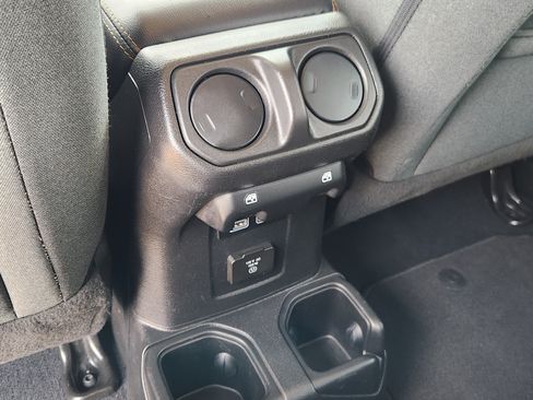Used 2024 Jeep Wrangler Unlimited Sahara AWD/4WD image 28