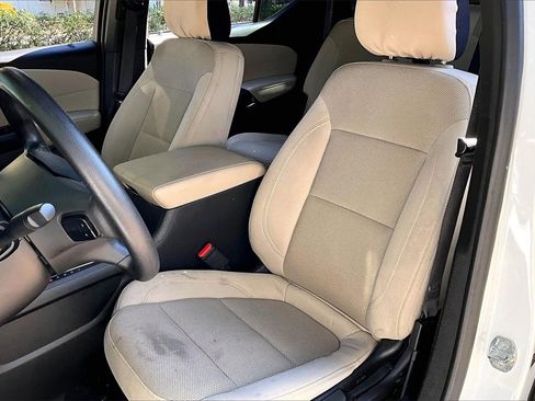 Used 2023 Chevrolet Traverse LS image 18