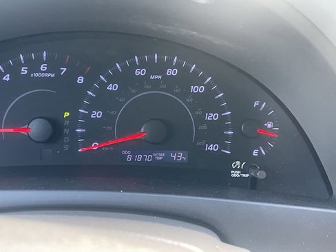 Used 2011 Toyota Camry LE FWD image 16