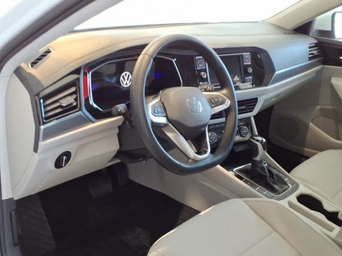 Certified 2023 Volkswagen Jetta SE w/ Panoramic Sunroof Package FWD image 9