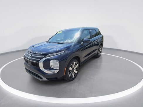 New 2025 Mitsubishi Outlander SE image 4