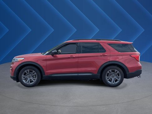 Used 2023 Ford Explorer XLT w/ Equipment Group 202A RWD image 6