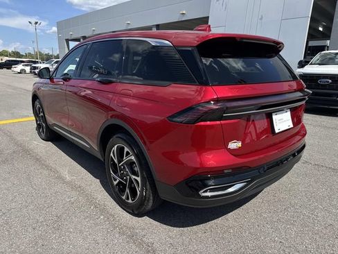 Used 2025 Lincoln Nautilus Premier AWD/4WD image 7