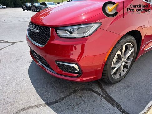 Used 2024 Chrysler Pacifica Pinnacle w/ Trailer Tow Group FWD image 15