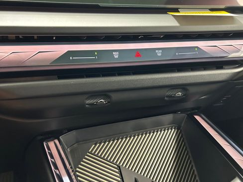 Used 2025 BMW X3 xDrive30 w/ Convenience Package AWD/4WD image 19