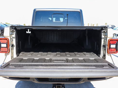Used 2022 Jeep Gladiator Sport AWD/4WD image 29