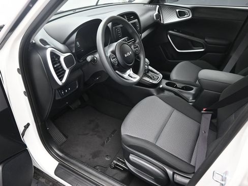 Certified 2025 Kia Soul LX w/ LX Technology Package FWD image 14