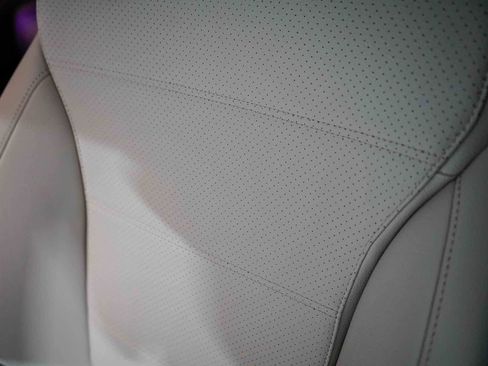 Used 2025 Mercedes-Benz C 300 Sedan image 25