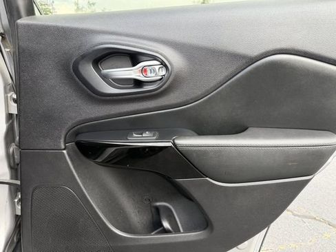 Used 2020 Jeep Cherokee Latitude Plus FWD image 22