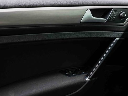 Used 2016 Volkswagen Golf SE image 14