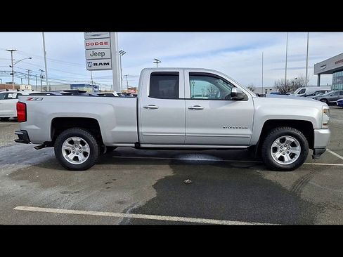 Used 2018 Chevrolet Silverado 1500 LT w/ All Star Edition image 9