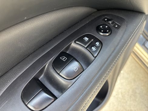 Used 2020 Nissan Pathfinder SL AWD/4WD image 12
