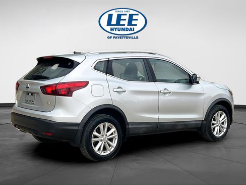 Used 2017 Nissan Rogue Sport SV w/ SV Premium Package image 7