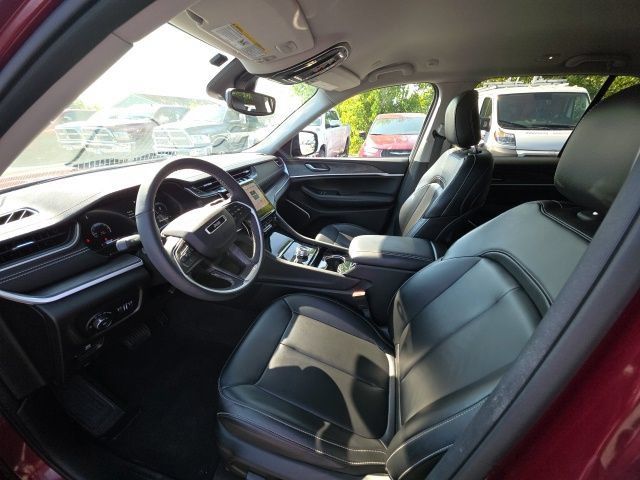 Used 2023 Jeep Grand Cherokee Limited w/ Black Appearance Package AWD/4WD image 21