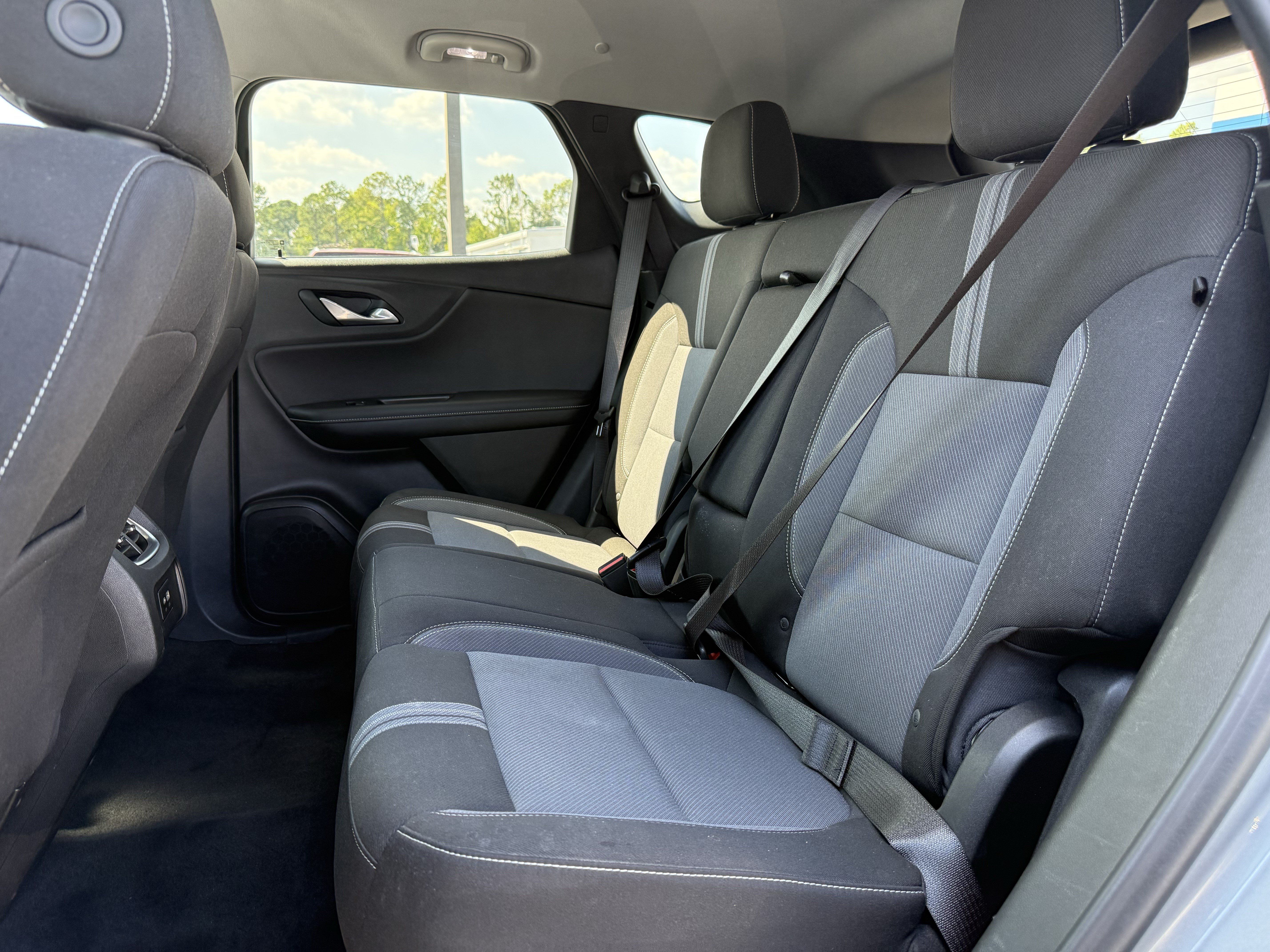 Used 2025 Chevrolet Blazer LT FWD image 32