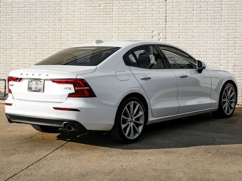 Used 2020 Volvo S60 T5 Momentum image 8